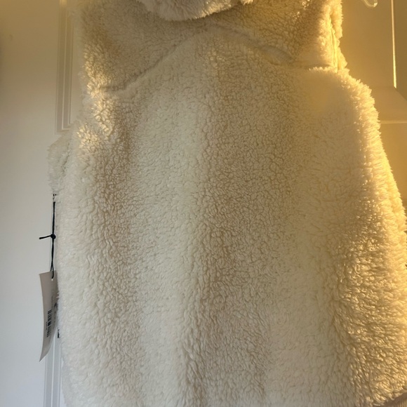 Zyia Cozy White Sherpa Kids Vest NWT - Picture 6 of 7